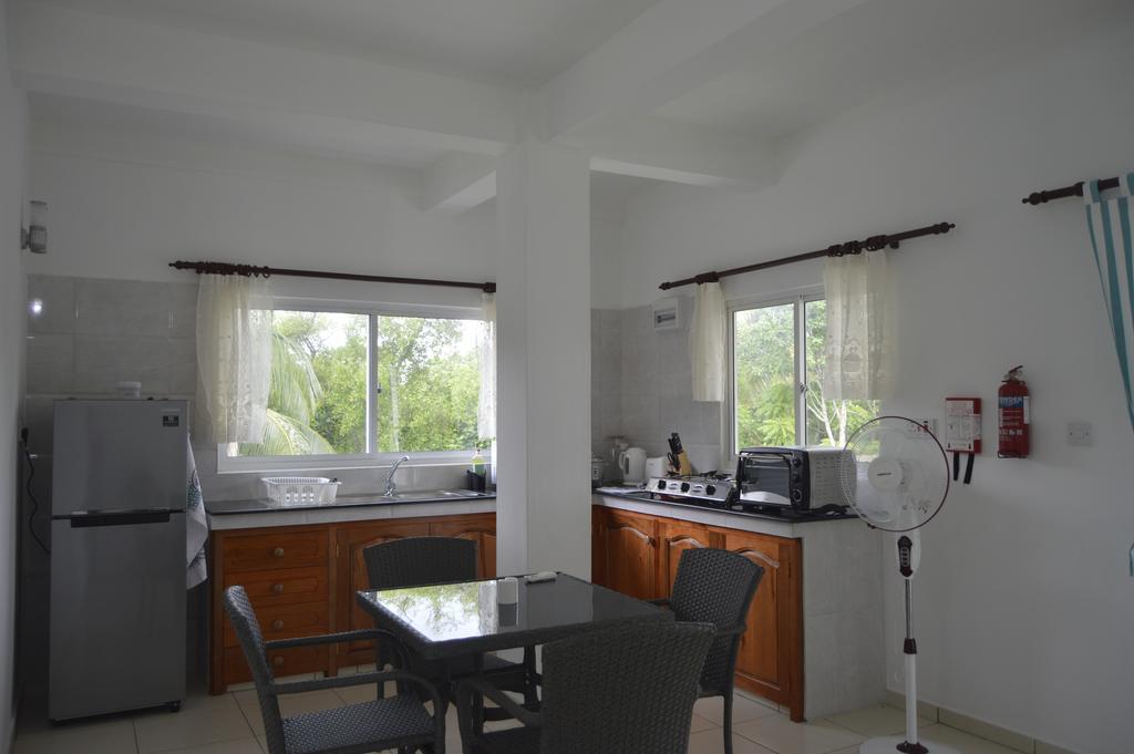 Chez Payet Airport Guesthouse Pointe La Rue Экстерьер фото