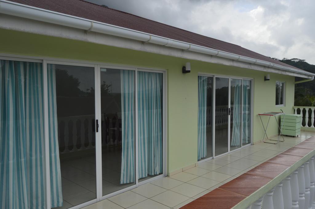 Chez Payet Airport Guesthouse Pointe La Rue Экстерьер фото