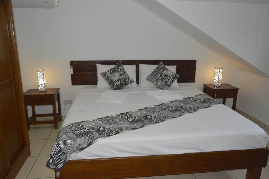 Chez Payet Airport Guesthouse Pointe La Rue Экстерьер фото